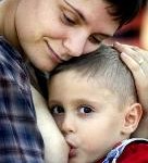 ¿Qué debe comer una madre con VIH durante la lactancia?